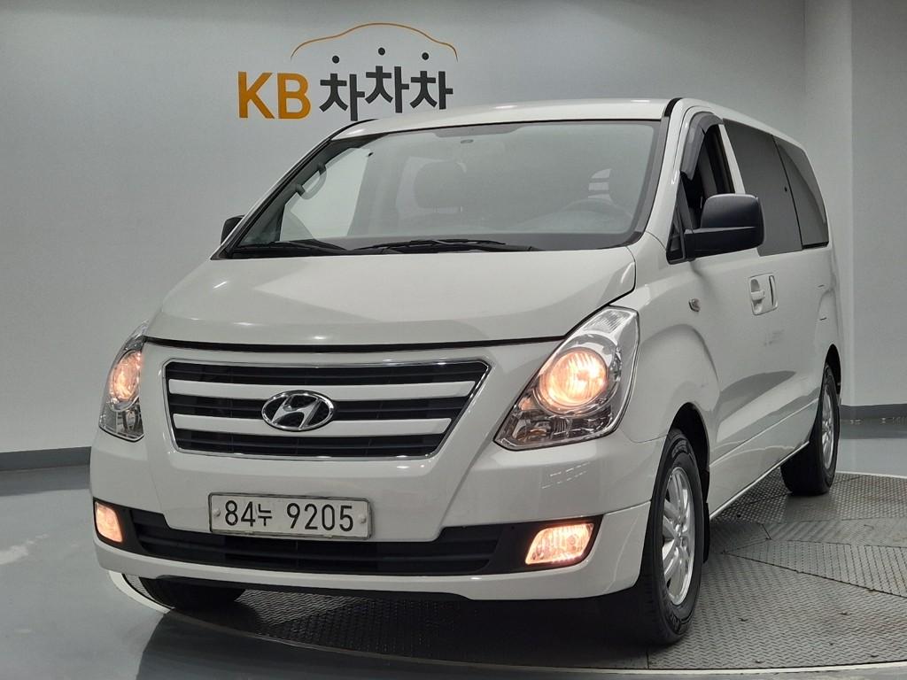 HYUNDAI Grand Starex 5-Seater Diesel Van