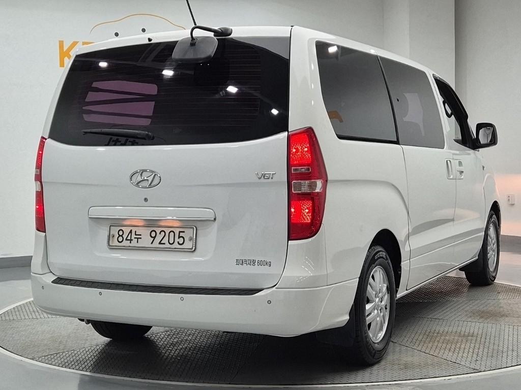 HYUNDAI Grand Starex 5-Seater Diesel Van
