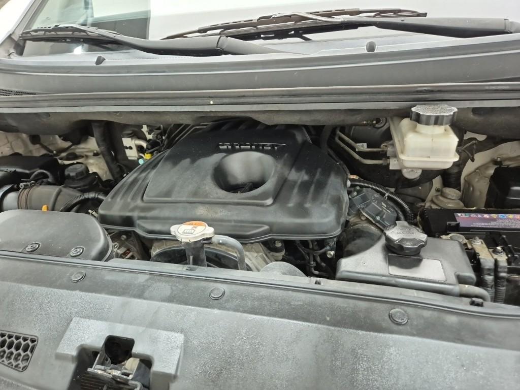 HYUNDAI Grand Starex 5-Seater Diesel Van