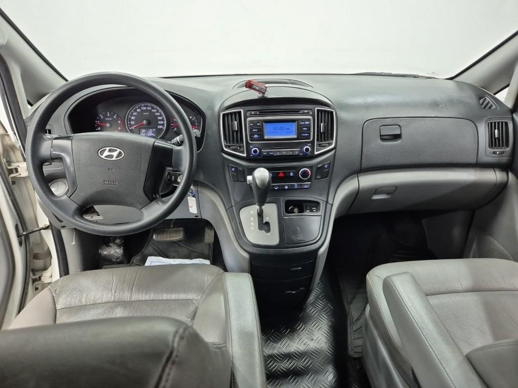 HYUNDAI Grand Starex 5-Seater Diesel Van