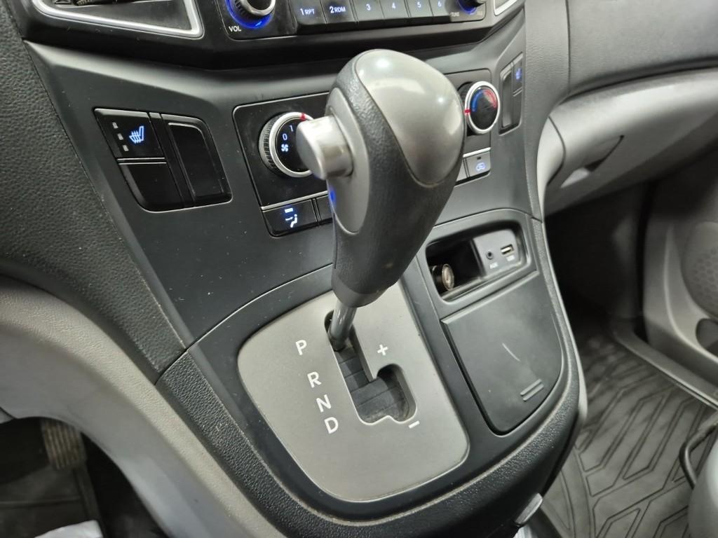 HYUNDAI Grand Starex 5-Seater Diesel Van