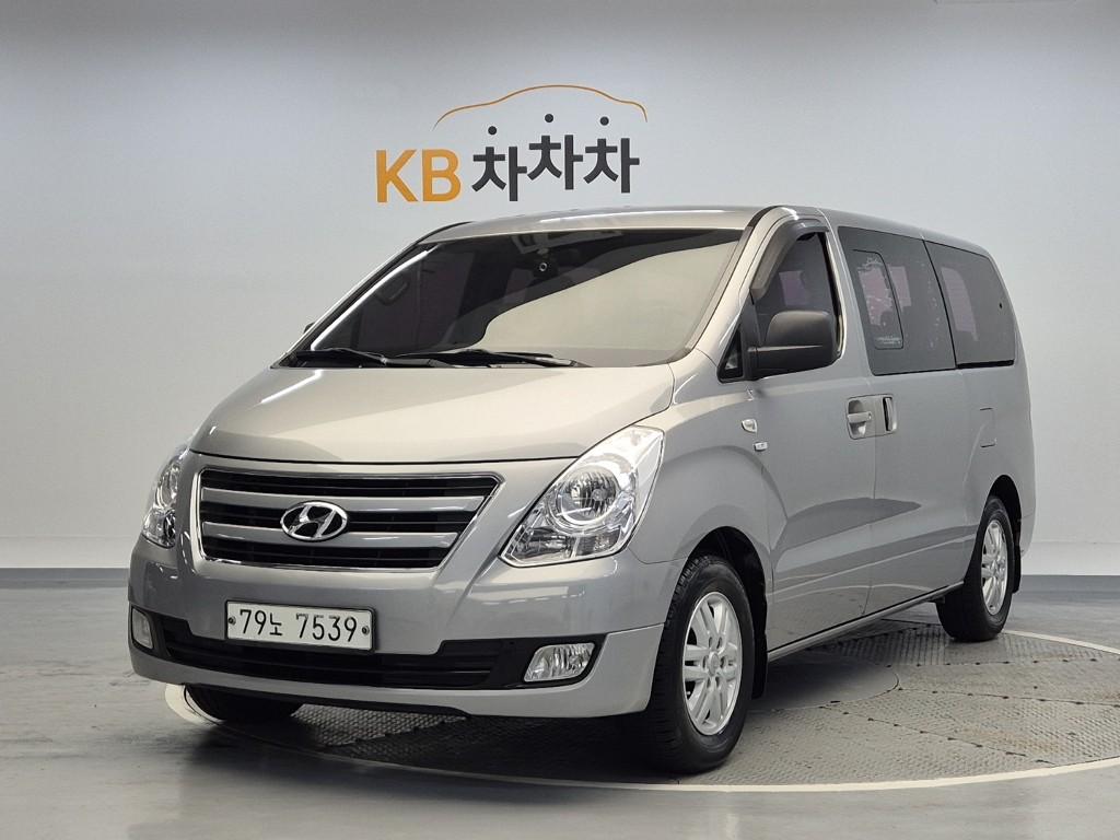 HYUNDAI Grand Starex 12-Seater Diesel