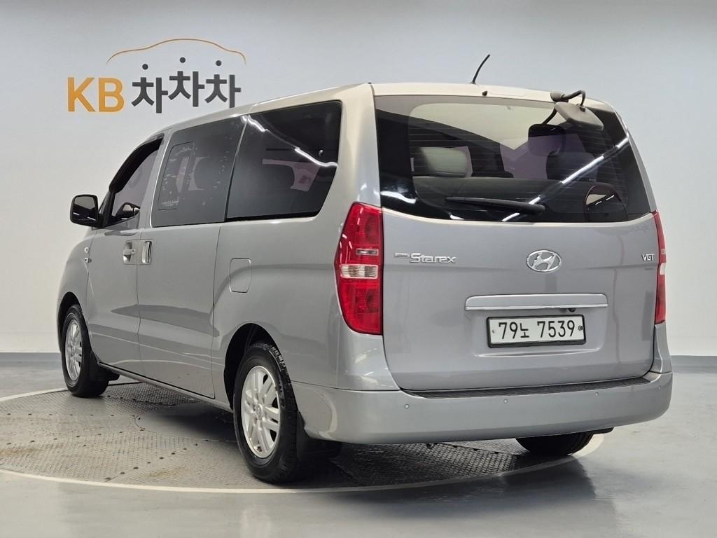 HYUNDAI Grand Starex 12-Seater Diesel