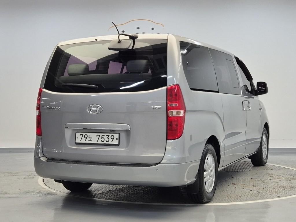 HYUNDAI Grand Starex 12-Seater Diesel