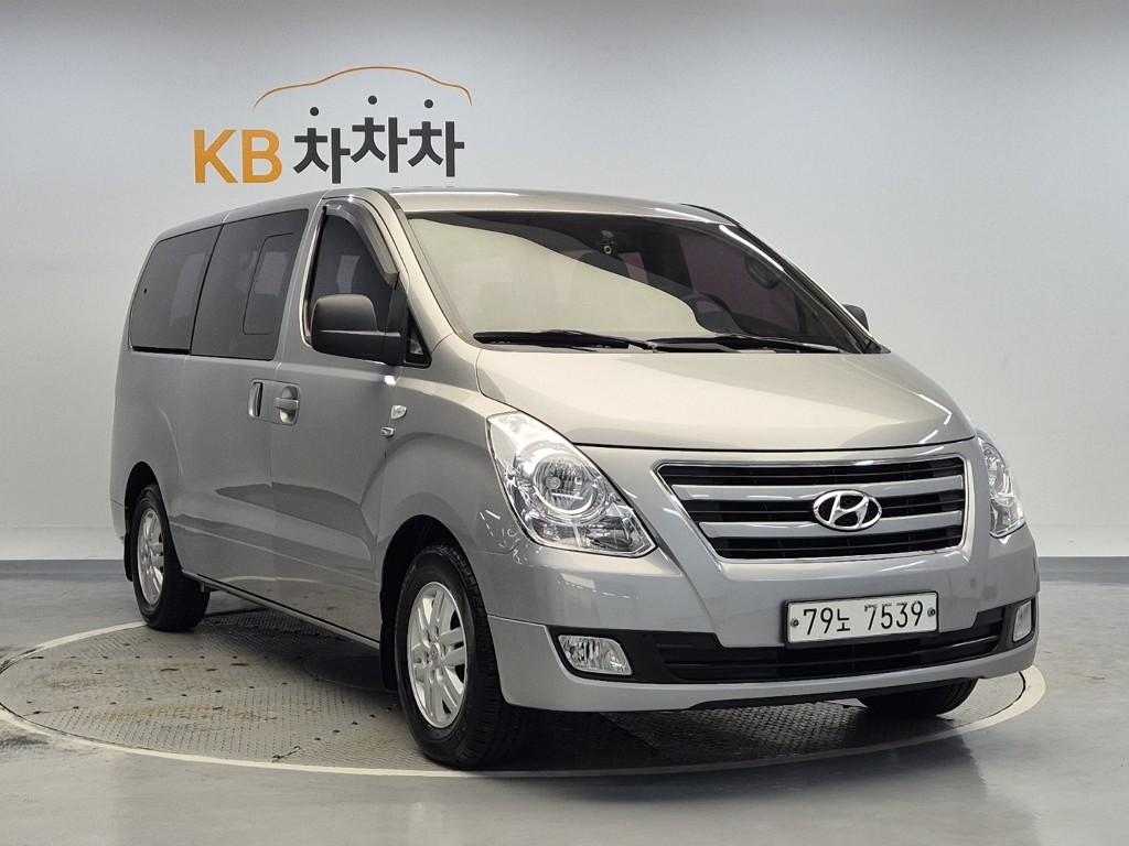 HYUNDAI Grand Starex 12-Seater Diesel