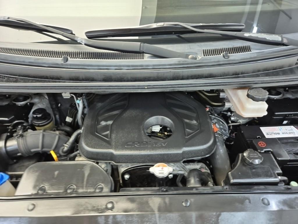 HYUNDAI Grand Starex 12-Seater Diesel