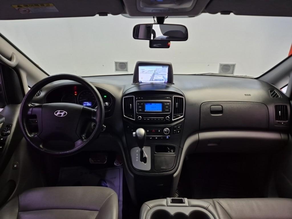 HYUNDAI Grand Starex 12-Seater Diesel