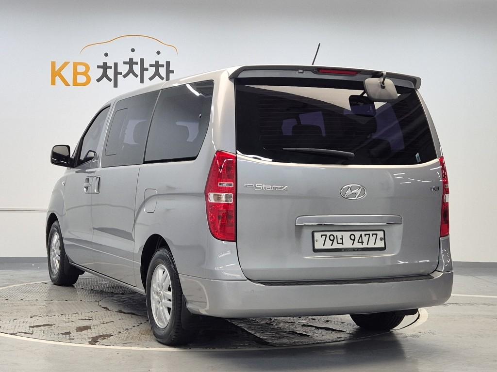HYUNDAI Grand Starex 11-Seater Diesel