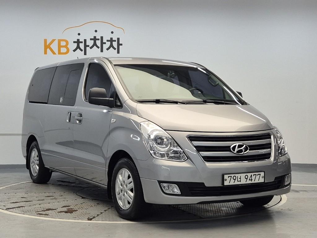 HYUNDAI Grand Starex 11-Seater Diesel