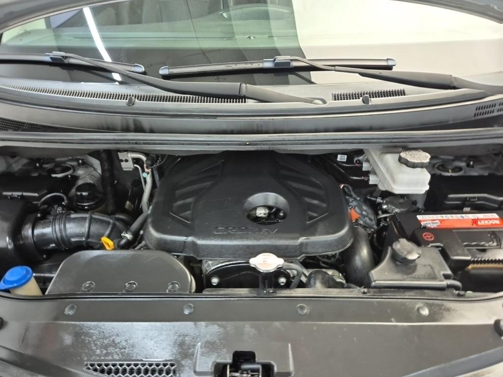 HYUNDAI Grand Starex 11-Seater Diesel