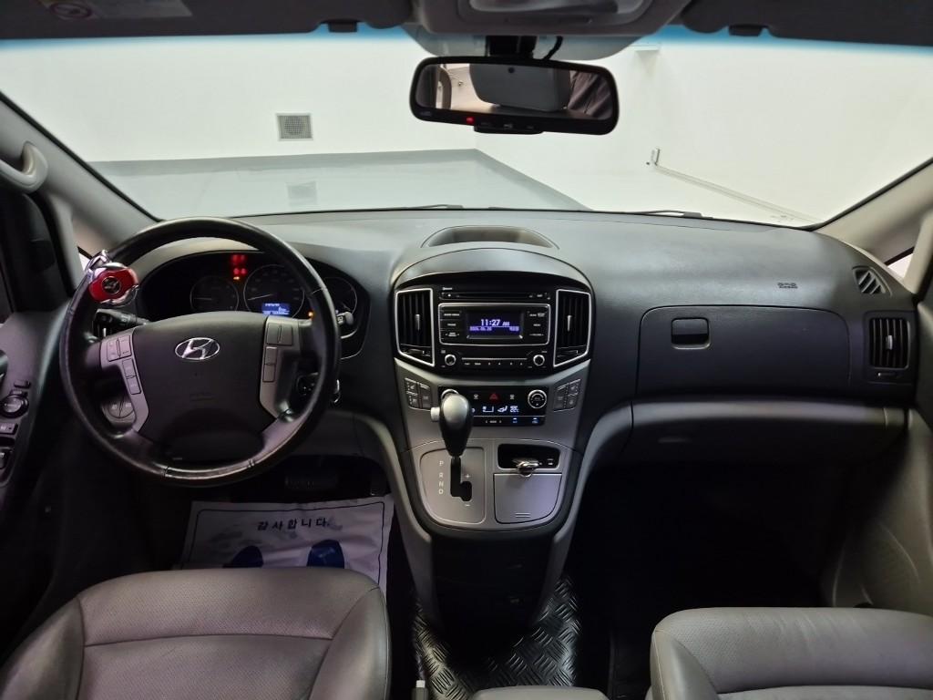HYUNDAI Grand Starex 11-Seater Diesel