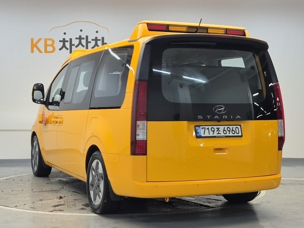 HYUNDAI Staria 3.5 LPG Kinder 15-Seater