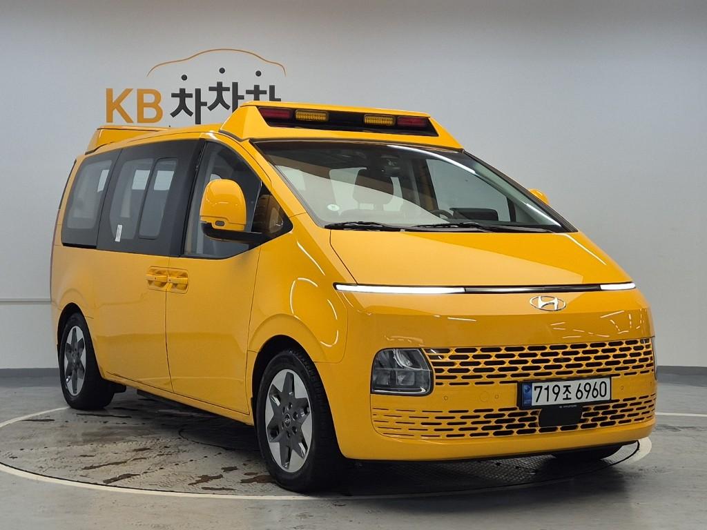 HYUNDAI Staria 3.5 LPG Kinder 15-Seater