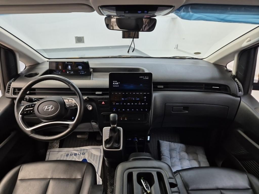 HYUNDAI Staria 3.5 LPG Kinder 15-Seater