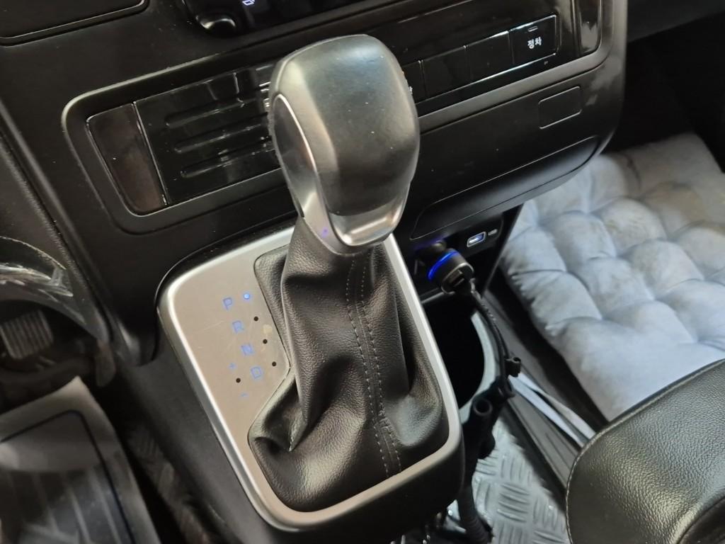 HYUNDAI Staria 3.5 LPG Kinder 15-Seater