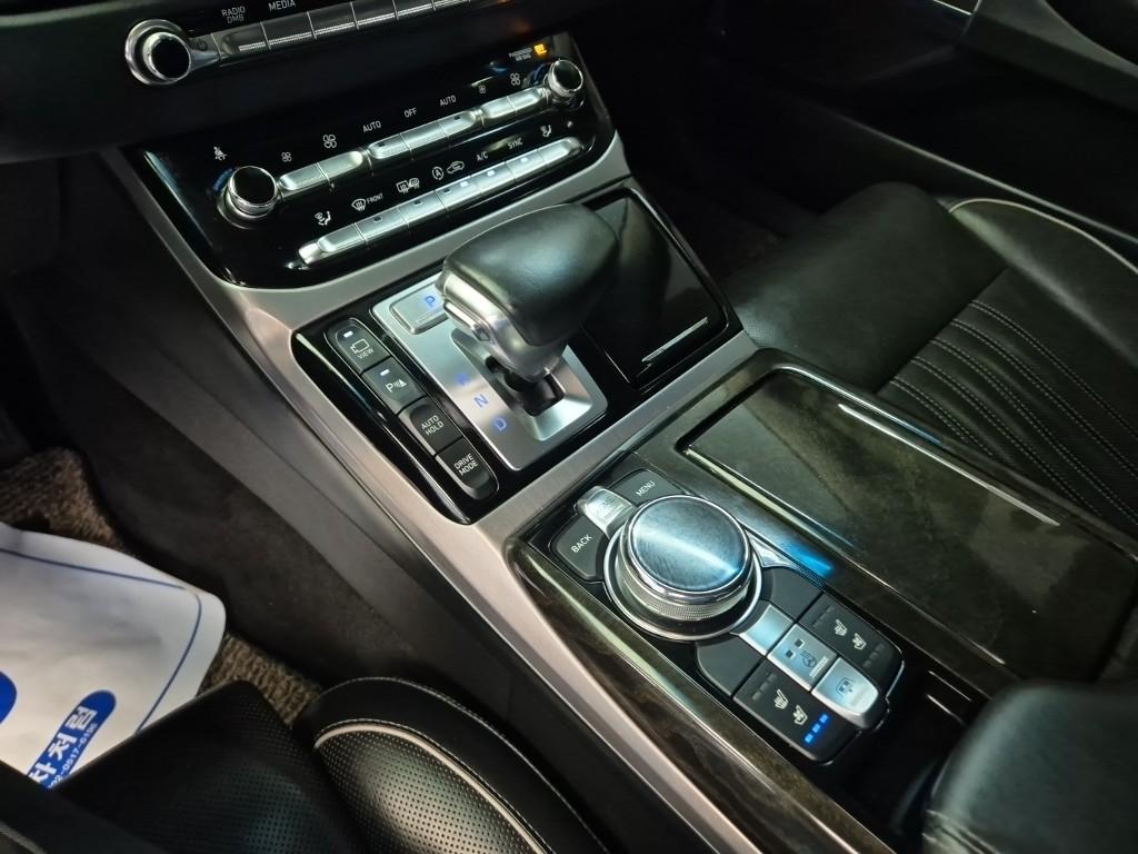GENESIS EQ900 3.8 GDi AWD