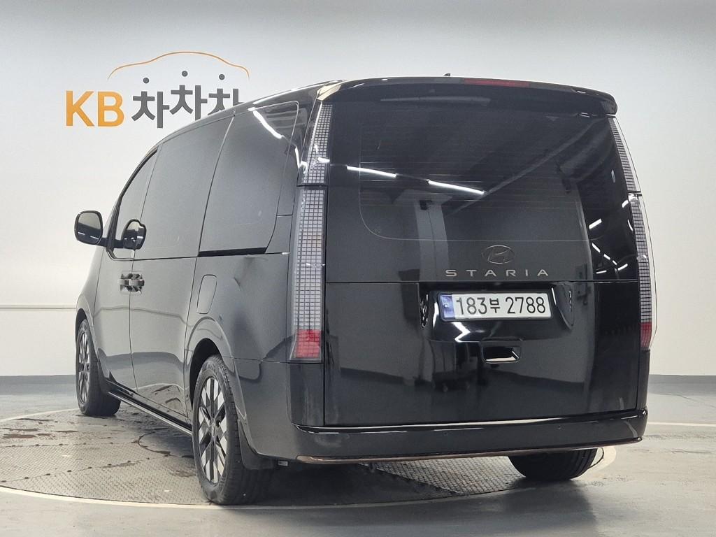 HYUNDAI Staria Hybrid 1.6 HEV Lounge 9Seater