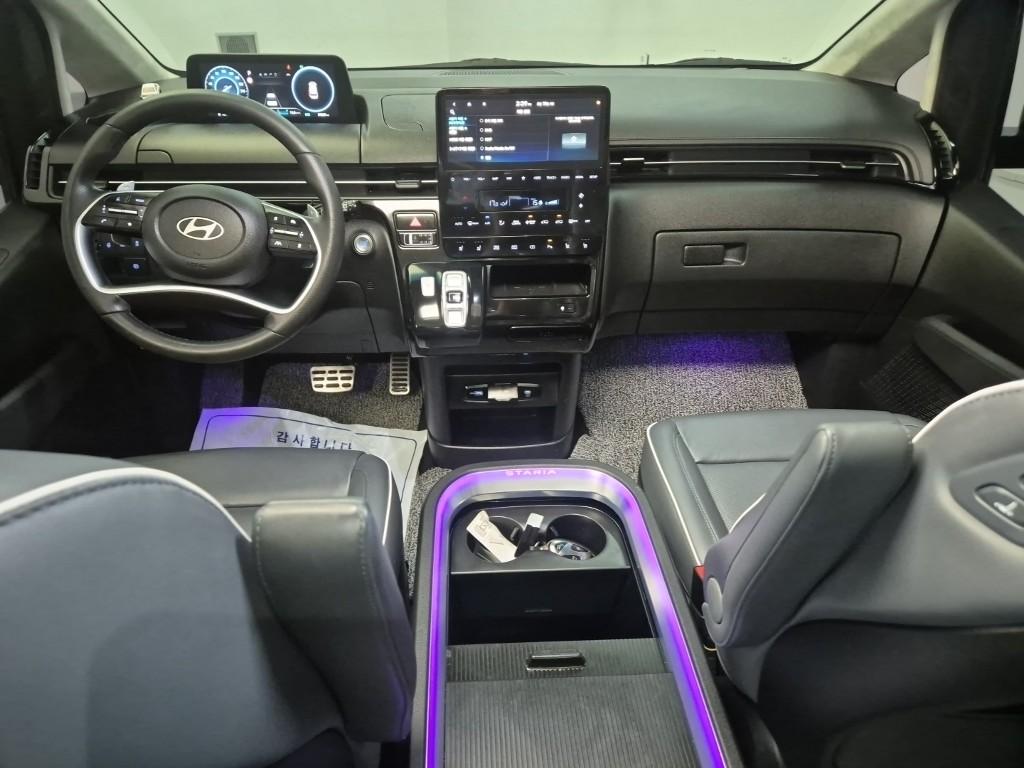 HYUNDAI Staria Hybrid 1.6 HEV Lounge 9Seater