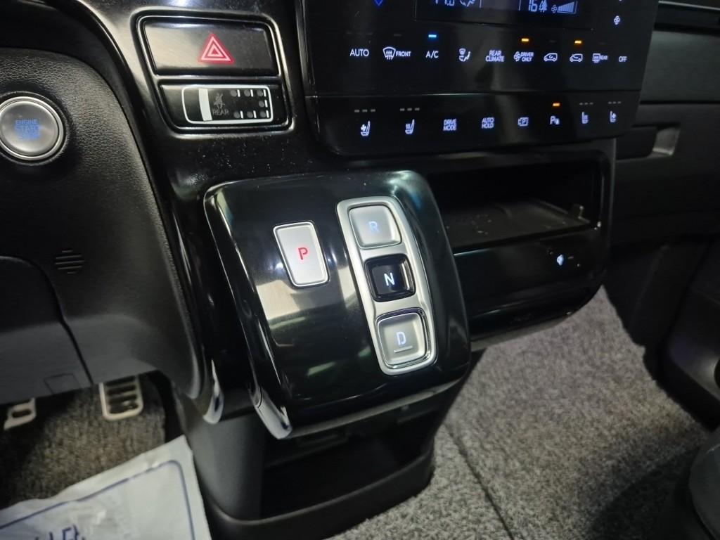 HYUNDAI Staria Hybrid 1.6 HEV Lounge 9Seater