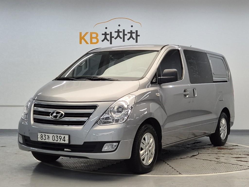 HYUNDAI Grand Starex 5-Seater LPi Van