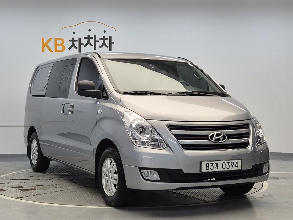 HYUNDAI Grand Starex 5-Seater LPi Van