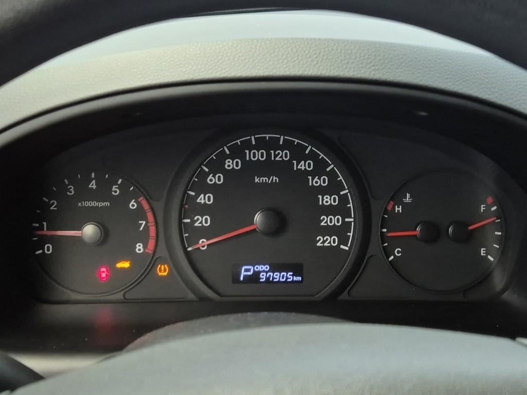 HYUNDAI Grand Starex 5-Seater LPi Van