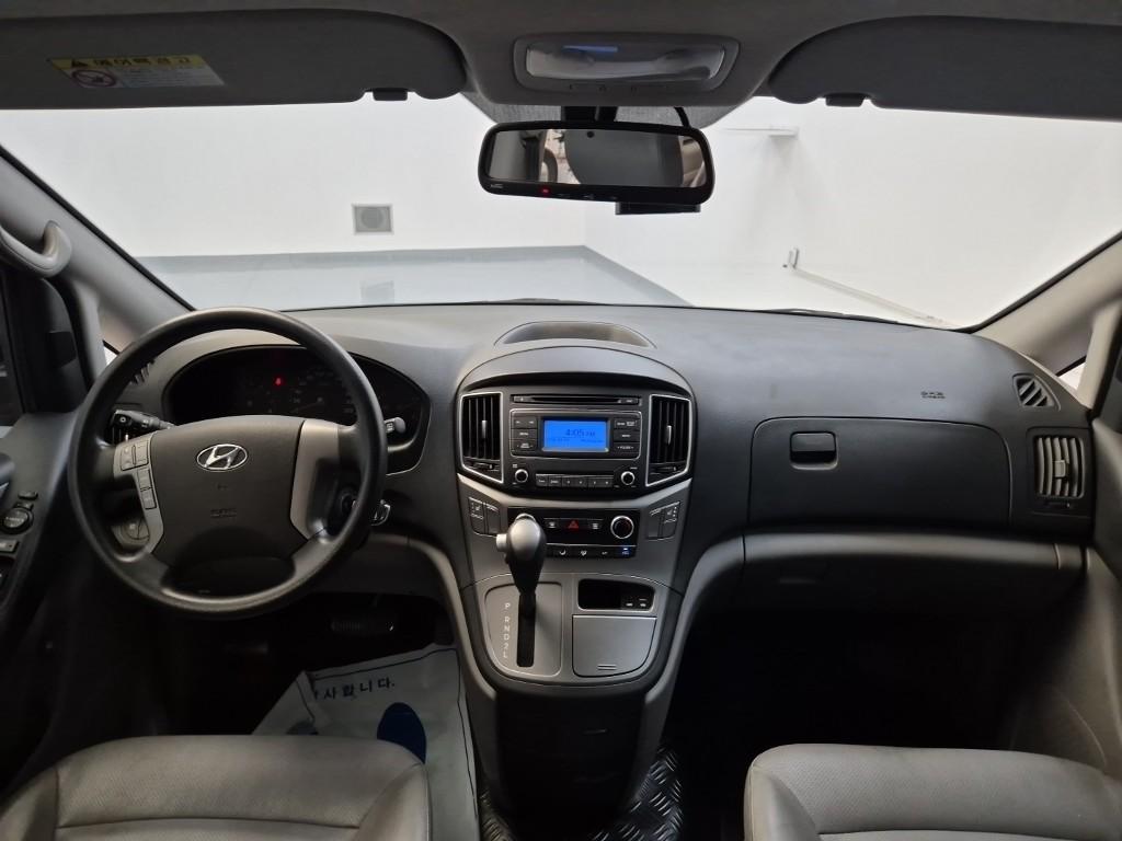 HYUNDAI Grand Starex 5-Seater LPi Van