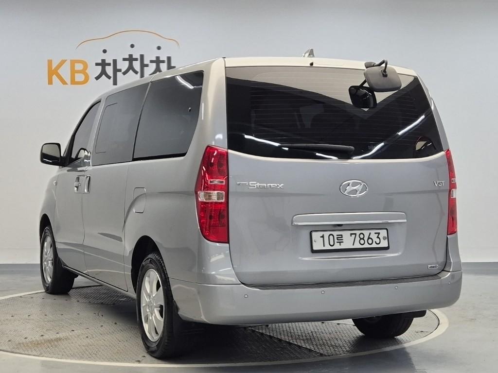 HYUNDAI The New Grand Starex 9-Seater Diesel 4WD