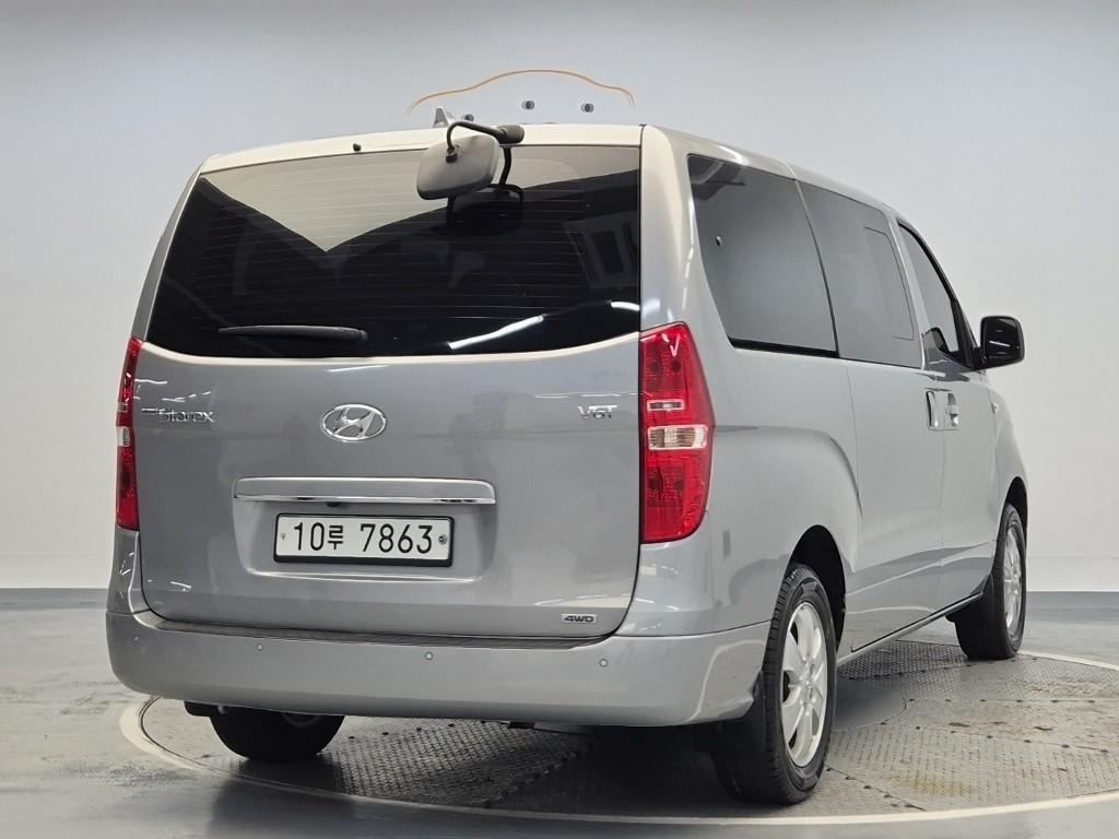 HYUNDAI The New Grand Starex 9-Seater Diesel 4WD