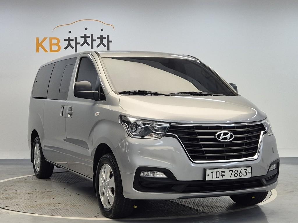 HYUNDAI The New Grand Starex 9-Seater Diesel 4WD