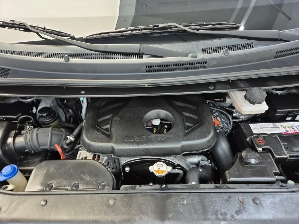 HYUNDAI The New Grand Starex 9-Seater Diesel 4WD