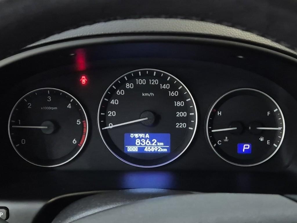 HYUNDAI The New Grand Starex 9-Seater Diesel 4WD