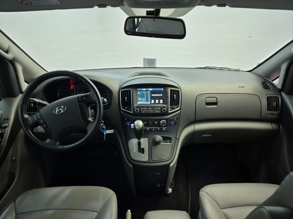HYUNDAI The New Grand Starex 9-Seater Diesel 4WD