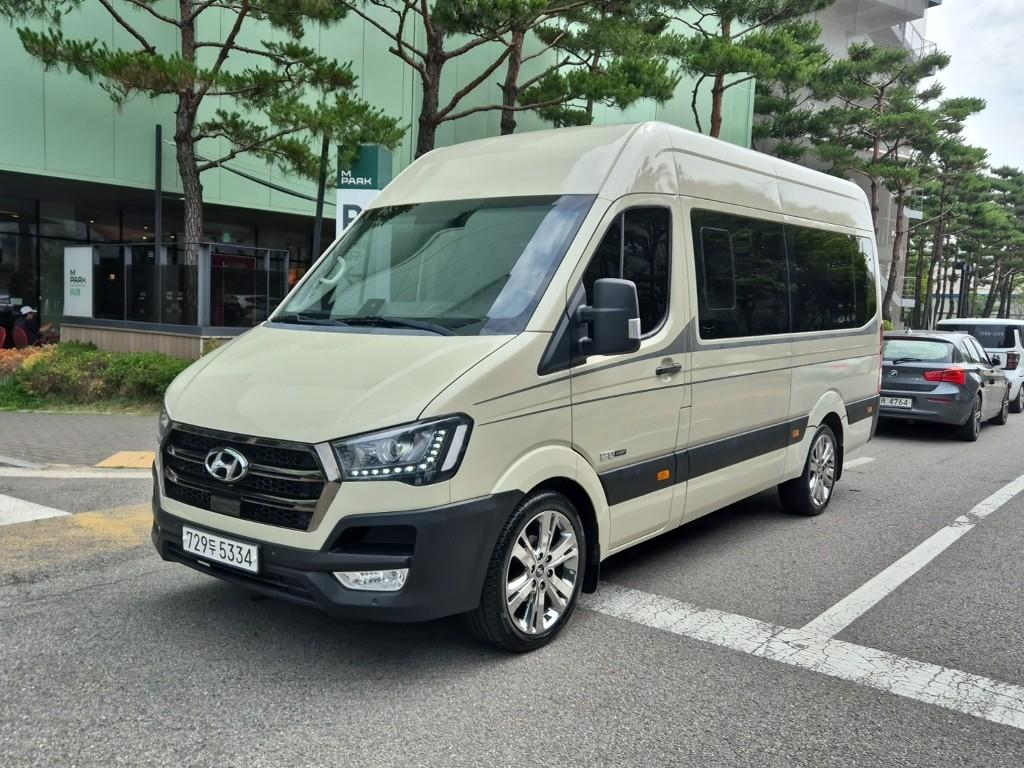HYUNDAI Solati 15-Seater