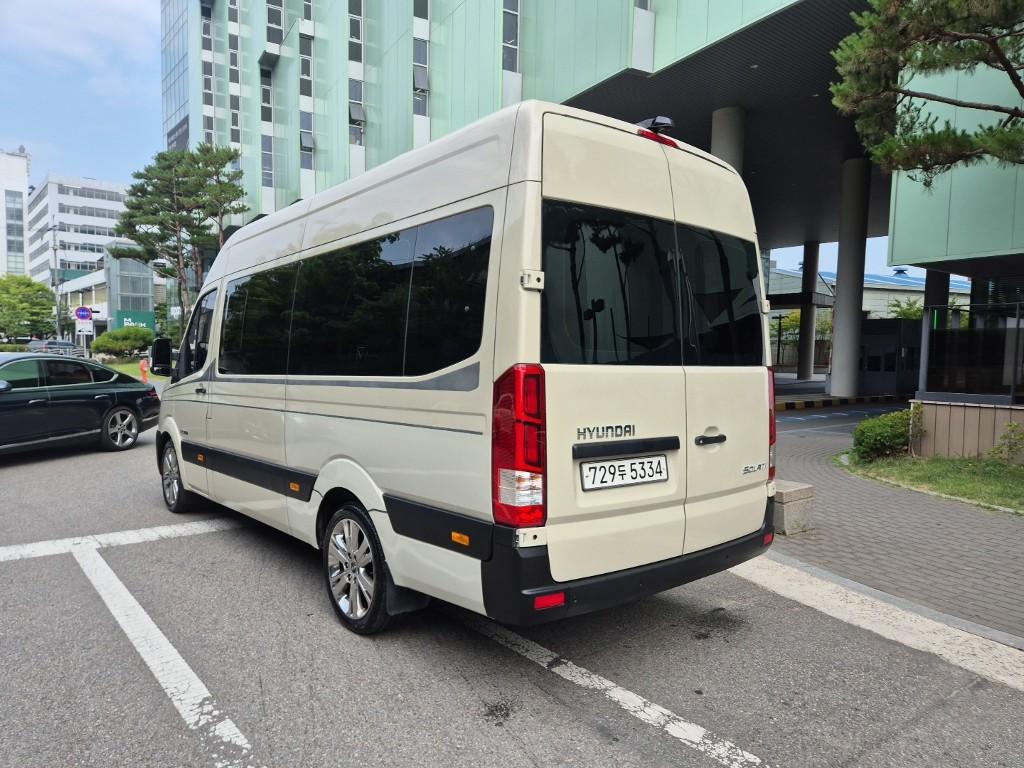 HYUNDAI Solati 15-Seater