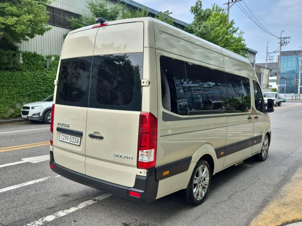 HYUNDAI Solati 15-Seater