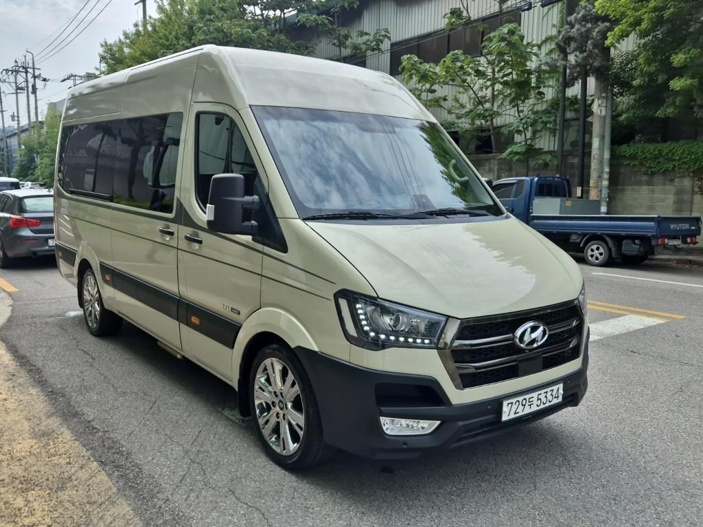 HYUNDAI Solati 15-Seater