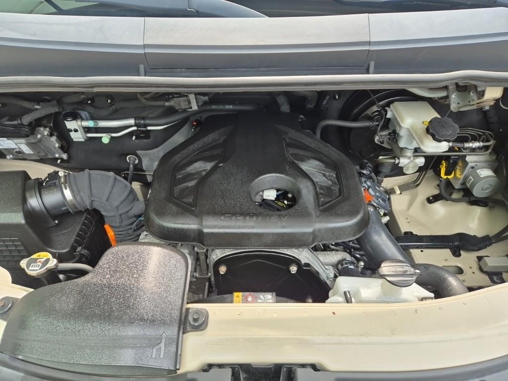 HYUNDAI Solati 15-Seater