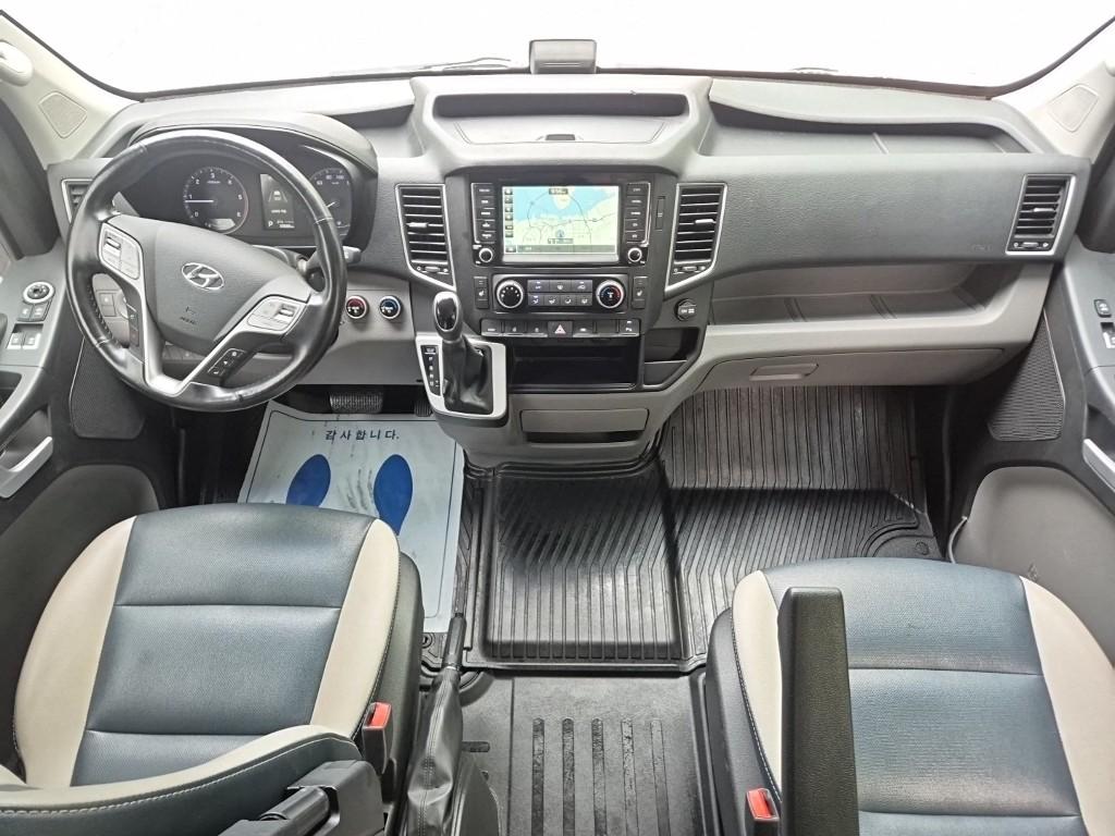 HYUNDAI Solati 15-Seater