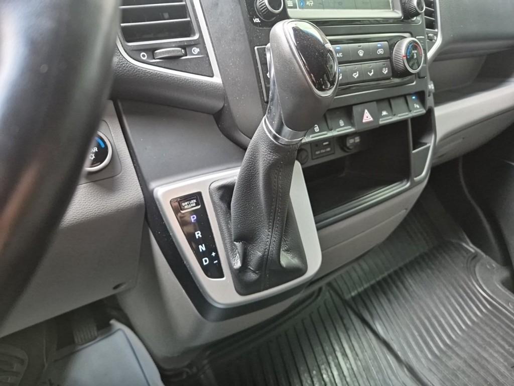 HYUNDAI Solati 15-Seater