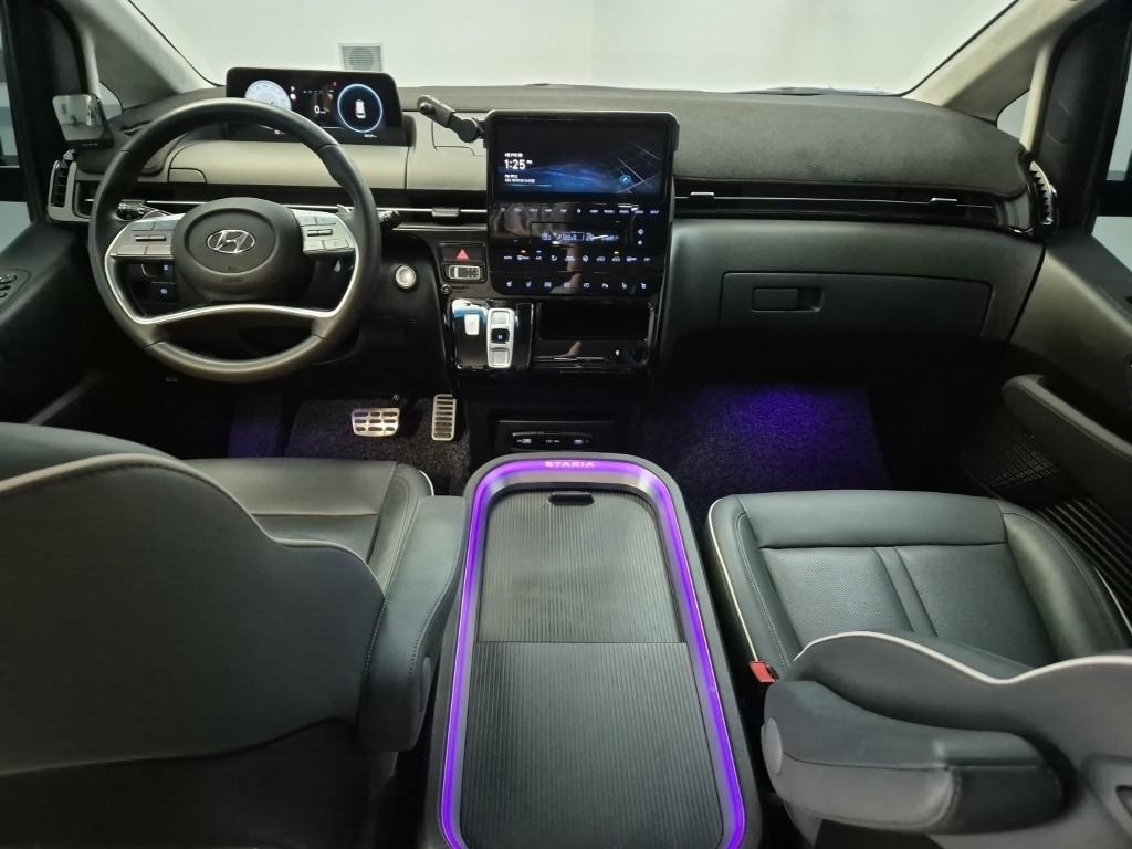 HYUNDAI Staria 3.5 LPG Lounge 9-Seater