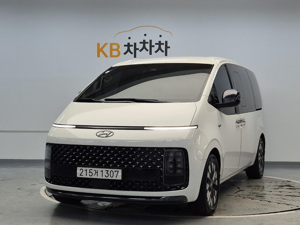 HYUNDAI Staria 3.5 LPG Lounge 9-Seater