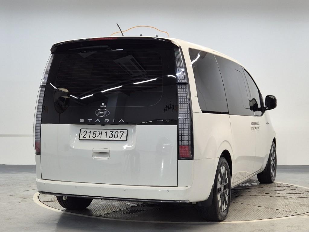 HYUNDAI Staria 3.5 LPG Lounge 9-Seater