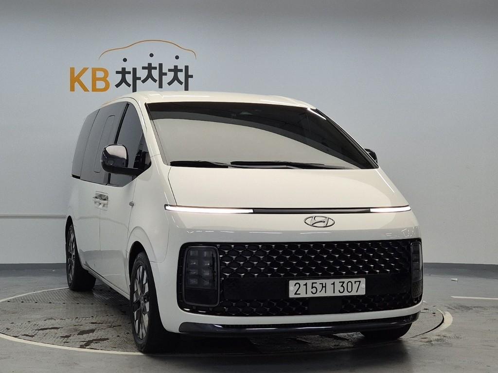 HYUNDAI Staria 3.5 LPG Lounge 9-Seater