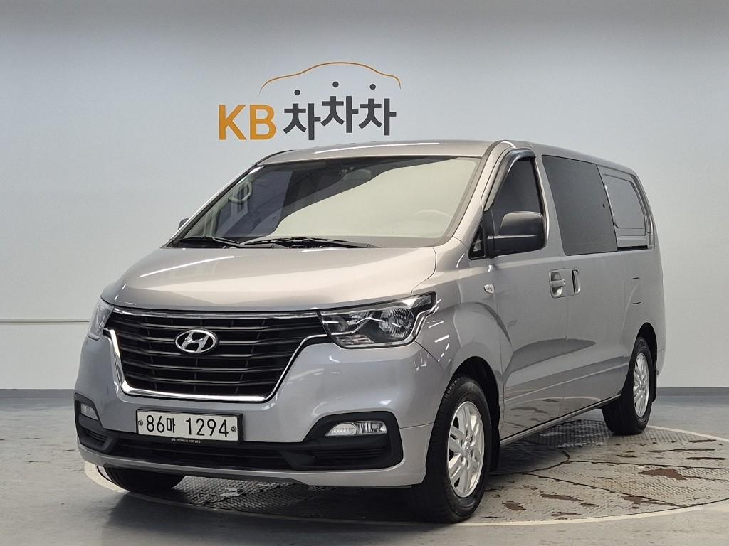 HYUNDAI The New Grand Starex 5-Seater Diesel Van