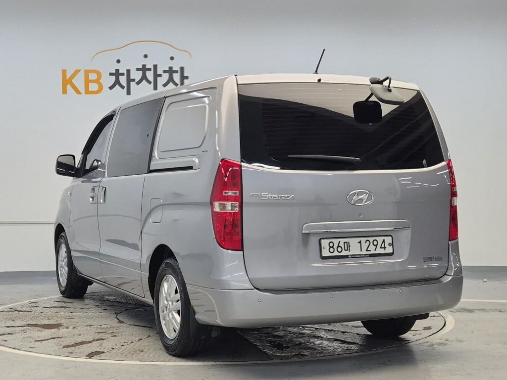 HYUNDAI The New Grand Starex 5-Seater Diesel Van