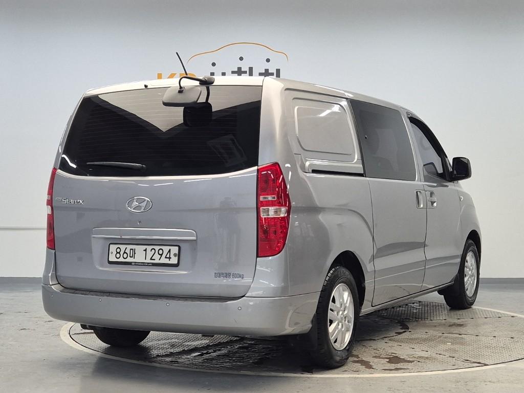 HYUNDAI The New Grand Starex 5-Seater Diesel Van