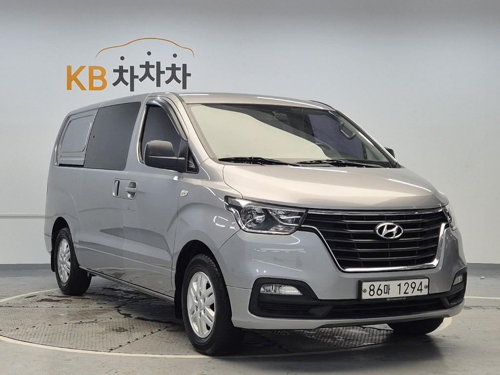 HYUNDAI The New Grand Starex 5-Seater Diesel Van