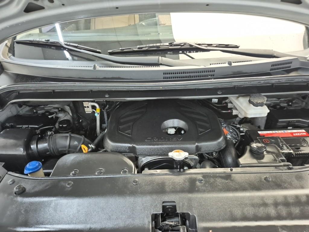 HYUNDAI The New Grand Starex 5-Seater Diesel Van