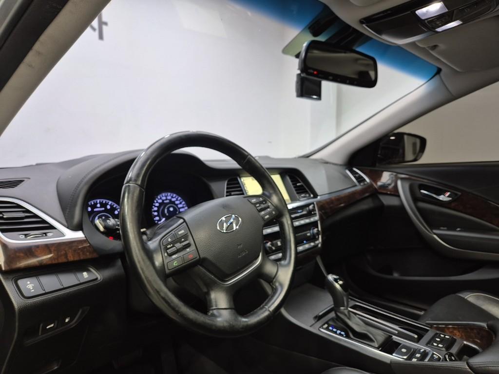 HYUNDAI Aslan G300